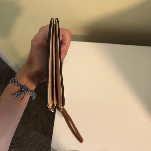 Michael Kors wristlet - Picture 4 of 5